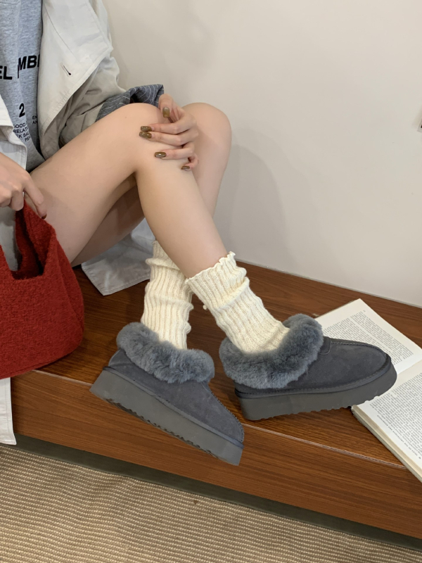 Sniega zābaki sievietēm ar biezu zoli, nubukādas augšdaļa un mākslīgā kažokāda iekšpusē