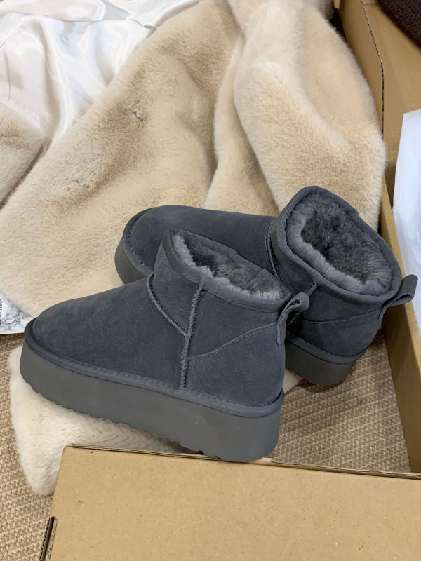 Sniega zābaki sievietēm ar biezu zoli, nubukādas augšdaļa un mākslīgā kažokāda iekšpusē