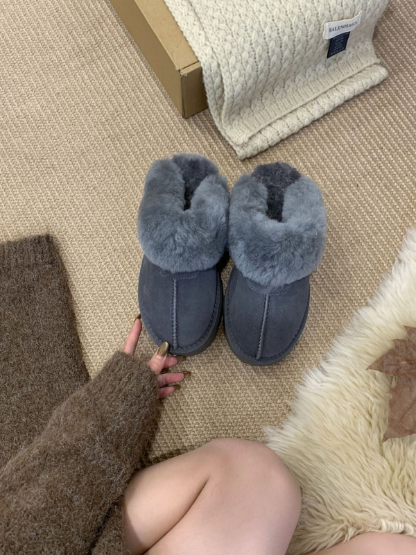 Sniega zābaki sievietēm ar biezu zoli, nubukādas augšdaļa un mākslīgā kažokāda iekšpusē