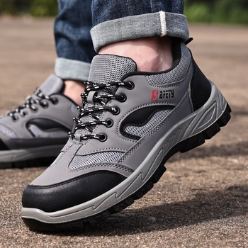 Darbojo apsauginiai batai su plieno pirštu; mikropluošto oda + drobė; žemas viršus; atsparūs smūgiams ir perforacijai; kvėpuojantys; neslidūs