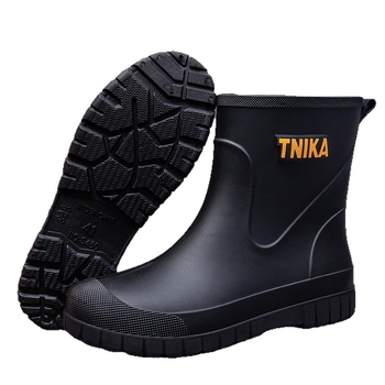 Férfi esőcsizma (PVC felső rész; műanyag talp; középméretű cső; belső fleece bélés; alacsony sarka)