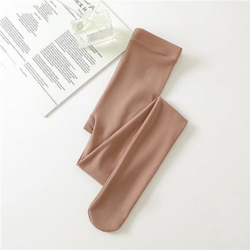 Pančuchy s vysokým pásom z nylonu, mokrý lesk povrchu, hrubšia fleecová podšívka, realistický efekt holých nôh