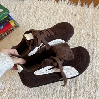Pantofi sport femei iarna 2025, exterior din piele sintetică, căptușeală din pluș artificial scurt, branț din păr artificial, talpă din cauciuc, închidere cu șireturi