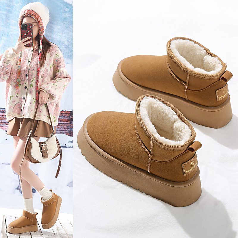 Sniega zābaki sievietēm - vidēja augstuma augšdaļa, bieza zole, pretslīdēšana, gumijas zole, iekšējā apšuvumā mākslīgais kažoks