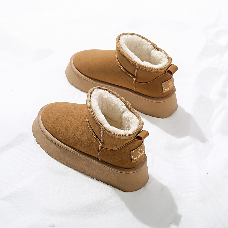 Sniega zābaki sievietēm - vidēja augstuma augšdaļa, bieza zole, pretslīdēšana, gumijas zole, iekšējā apšuvumā mākslīgais kažoks