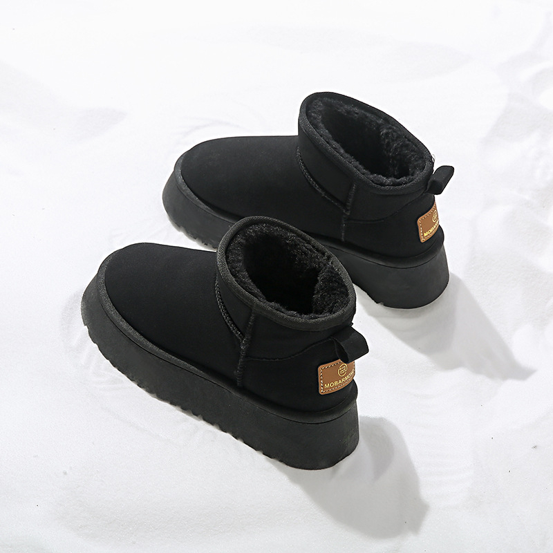 Sniega zābaki sievietēm - vidēja augstuma augšdaļa, bieza zole, pretslīdēšana, gumijas zole, iekšējā apšuvumā mākslīgais kažoks