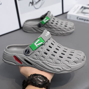 Sandale Crocs-style – partea superioară și talpa din EVA respirabilă, construcție turnată prin injecție, închidere cu cataramă, încălțăminte casual pentru bărbați