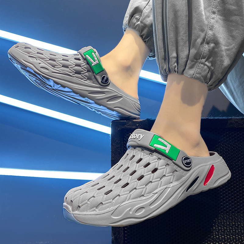 Sandale Crocs-style – partea superioară și talpa din EVA respirabilă, construcție turnată prin injecție, închidere cu cataramă, încălțăminte casual pentru bărbați