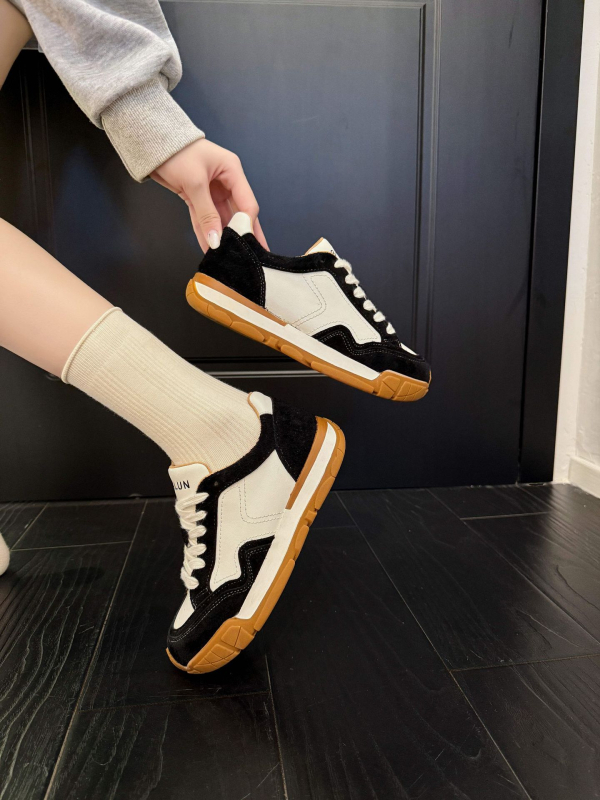 Sieviešu ikdienas brīvā laika treniņapavi ar šņorēm, zemais augšējais daļā, elpojošs sieta iekšējais materiāls, pigskin un sieta augšdaļa, PU vidējā zole un dabiskā gumijas zole