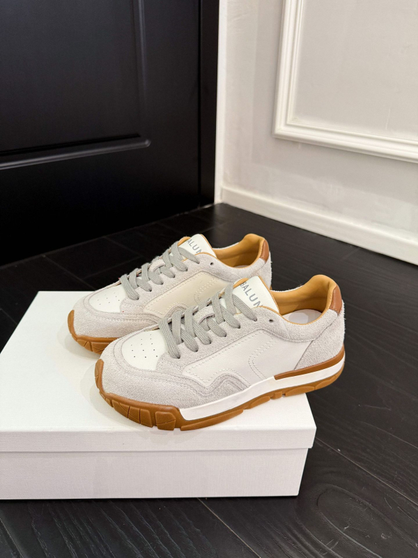 Sieviešu ikdienas brīvā laika treniņapavi ar šņorēm, zemais augšējais daļā, elpojošs sieta iekšējais materiāls, pigskin un sieta augšdaļa, PU vidējā zole un dabiskā gumijas zole