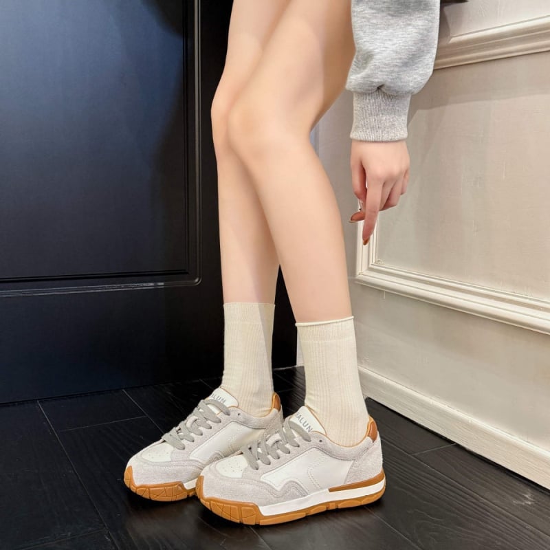 Sieviešu ikdienas brīvā laika treniņapavi ar šņorēm, zemais augšējais daļā, elpojošs sieta iekšējais materiāls, pigskin un sieta augšdaļa, PU vidējā zole un dabiskā gumijas zole