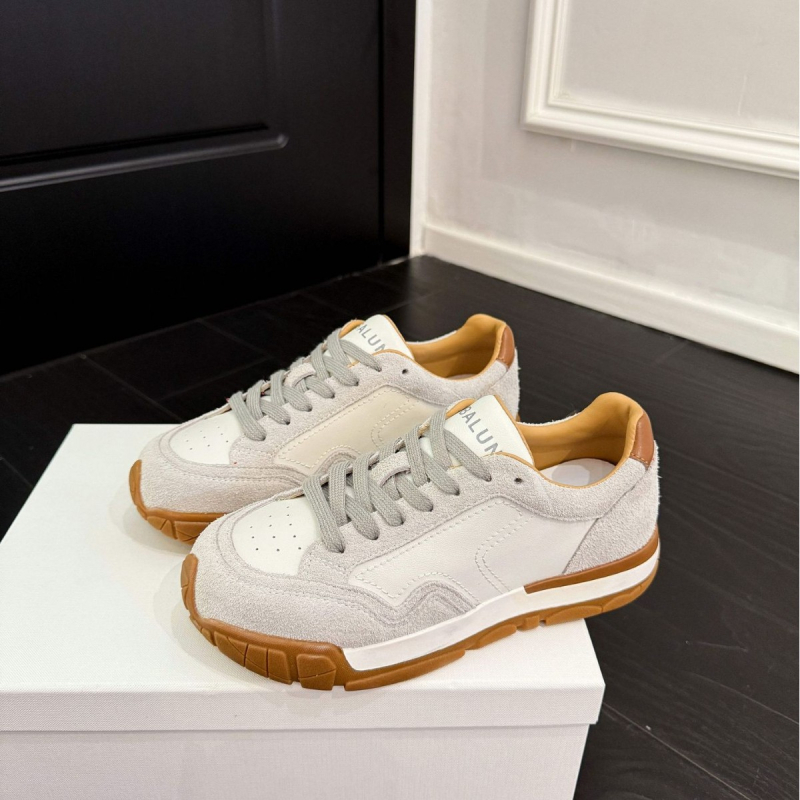 Sieviešu ikdienas brīvā laika treniņapavi ar šņorēm, zemais augšējais daļā, elpojošs sieta iekšējais materiāls, pigskin un sieta augšdaļa, PU vidējā zole un dabiskā gumijas zole