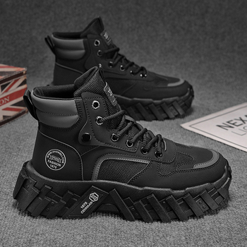 Martin saapad, naha ülemine osa, libisemiskindel tald, ümmargune varvas, keskmise kõrgusega konts 3–5 cm