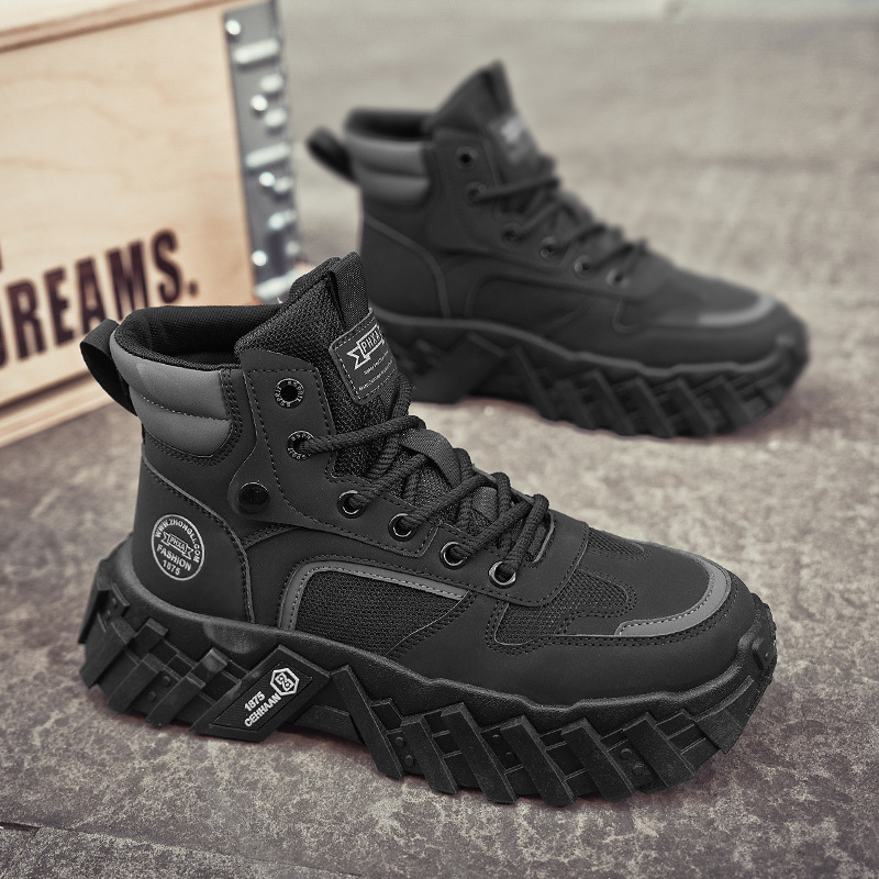 Martin saapad, naha ülemine osa, libisemiskindel tald, ümmargune varvas, keskmise kõrgusega konts 3–5 cm