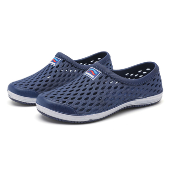 Férfi Baotou strand papucs perforált szellőző felsővel, műanyag felső és talp, vízálló és csúszásmentes