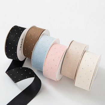 Dirbtinės odos juosta plaukų aksesuarams ir dovanoms įpakavimui, su karšto įspaudo apdaila