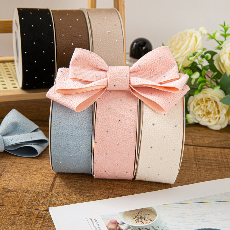 Dirbtinės odos juosta plaukų aksesuarams ir dovanoms įpakavimui, su karšto įspaudo apdaila