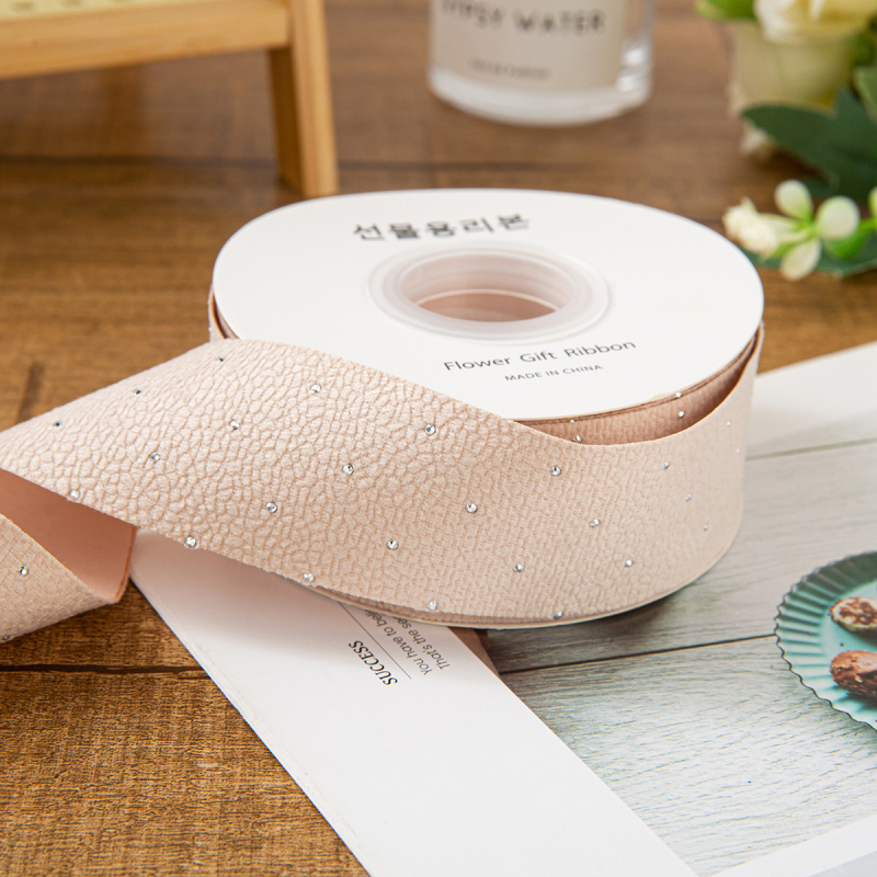 Dirbtinės odos juosta plaukų aksesuarams ir dovanoms įpakavimui, su karšto įspaudo apdaila