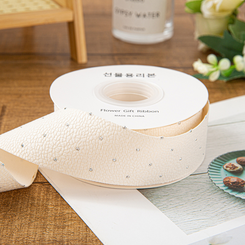 Dirbtinės odos juosta plaukų aksesuarams ir dovanoms įpakavimui, su karšto įspaudo apdaila