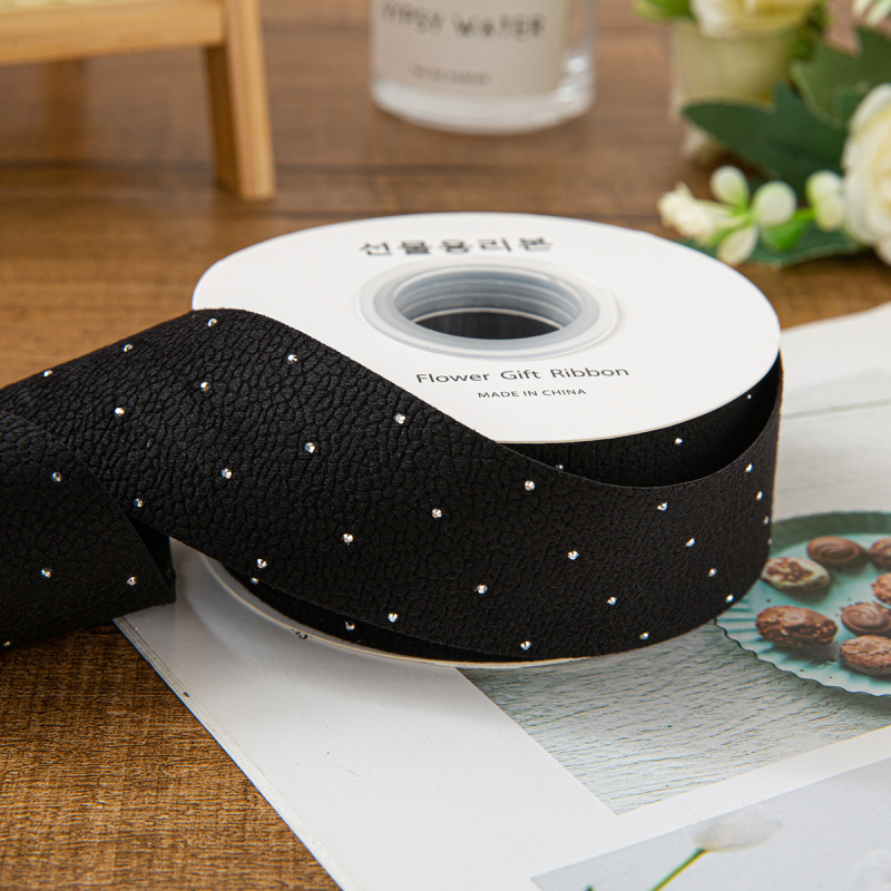 Dirbtinės odos juosta plaukų aksesuarams ir dovanoms įpakavimui, su karšto įspaudo apdaila