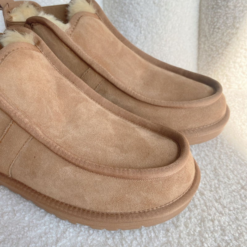 Vyriniai sniego batai — Chelsea stiliaus, viršutinė dalis su kailiu integruota, vidinis avies kailio pamušalas, pada iš veršienos sausgyslės, priešslydžio išorė