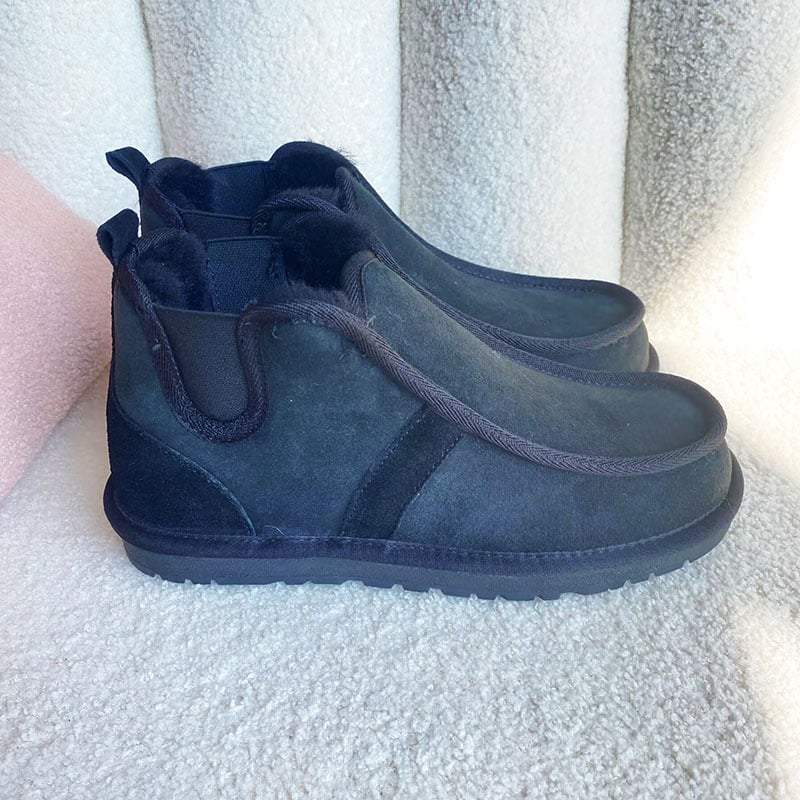 Vyriniai sniego batai — Chelsea stiliaus, viršutinė dalis su kailiu integruota, vidinis avies kailio pamušalas, pada iš veršienos sausgyslės, priešslydžio išorė