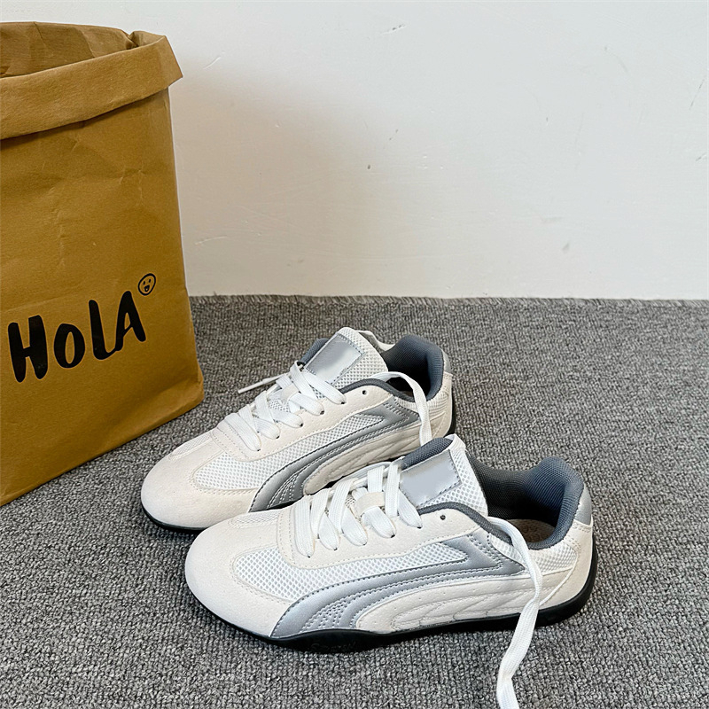 Kanvasist hingavad igapäevased tossud, ümmarguse ninaga, madal ülaosa, kummist talla, 1–3 cm kreen