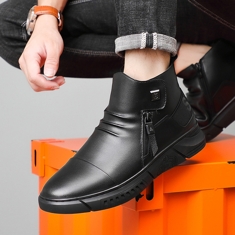 Chelsea μποτάκια: άνω μέρος από γνήσιο δέρμα, στρογγυλή μύτη, μεσαίου ύψους φτέρνας με κλίση 3–5 cm, πλαϊνό φερμουάρ, σόλα από καουτσούκ