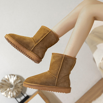 Sieviešu sniega zābaki - augšējā daļa no liellopa nubuka, iekšējā odere no mākslīgās pūkas, iekšējā zole no mākslīgās kažokādas, vidējais potītes augstums