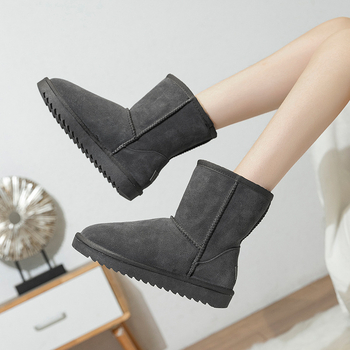 Sieviešu sniega zābaki - augšējā daļa no liellopa nubuka, iekšējā odere no mākslīgās pūkas, iekšējā zole no mākslīgās kažokādas, vidējais potītes augstums