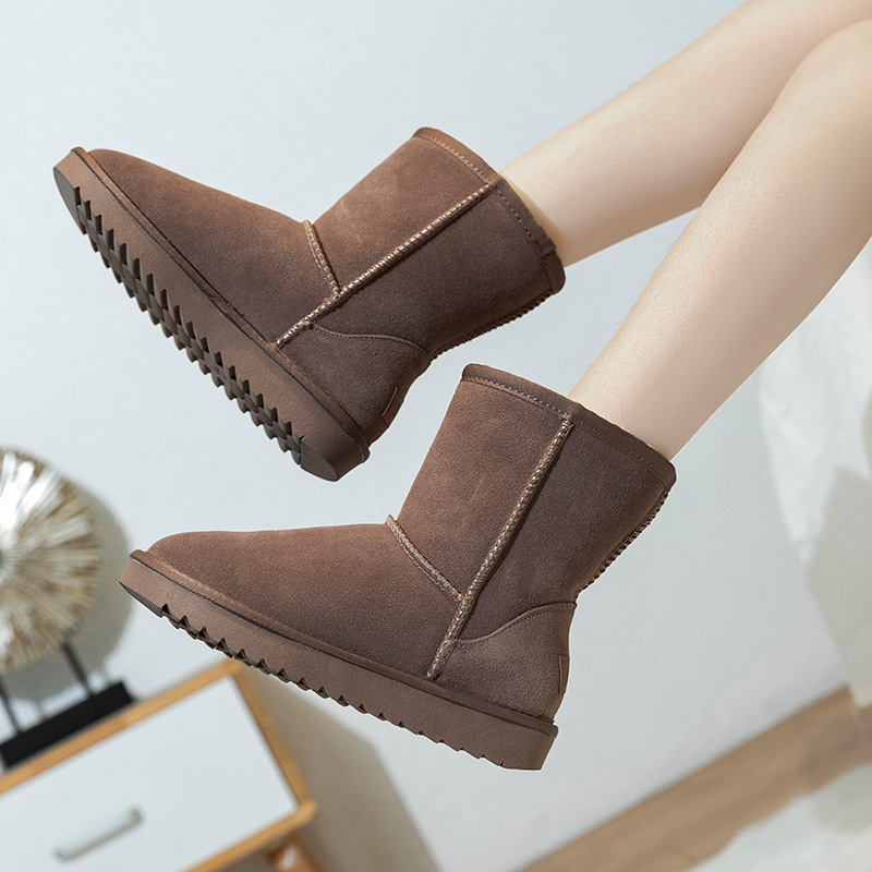 Sieviešu sniega zābaki - augšējā daļa no liellopa nubuka, iekšējā odere no mākslīgās pūkas, iekšējā zole no mākslīgās kažokādas, vidējais potītes augstums