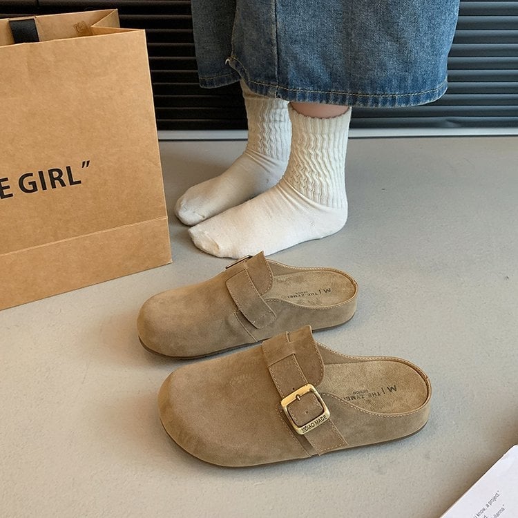 Női vintage francia stílusú zárt orrú slip-on cipő, könnyű, matt felső rész, gumítható talp, injektált formázású konstrukció, összhangban lévő színvilág, hétköznapi viselet, tavasz 2025