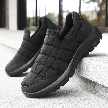 Férfi poliuretán slip-on szabadidőcipő, textil felső rész, kerek orr, alacsony sarok 1–3 cm, poliuretán talp