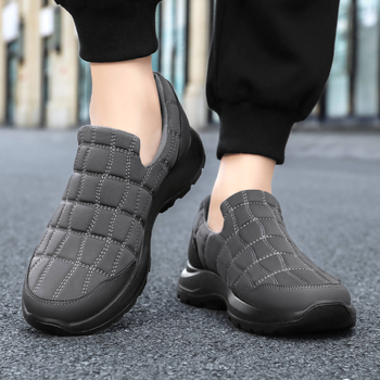 Férfi poliuretán slip-on szabadidőcipő, textil felső rész, kerek orr, alacsony sarok 1–3 cm, poliuretán talp