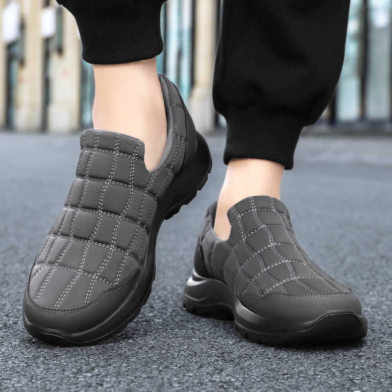 Férfi poliuretán slip-on szabadidőcipő, textil felső rész, kerek orr, alacsony sarok 1–3 cm, poliuretán talp