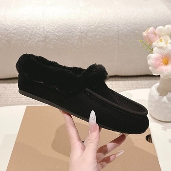 Női mulyák 3-5 cm vastag talppal, kerek orrú, nubuk bőrből, slip-on kialakítás