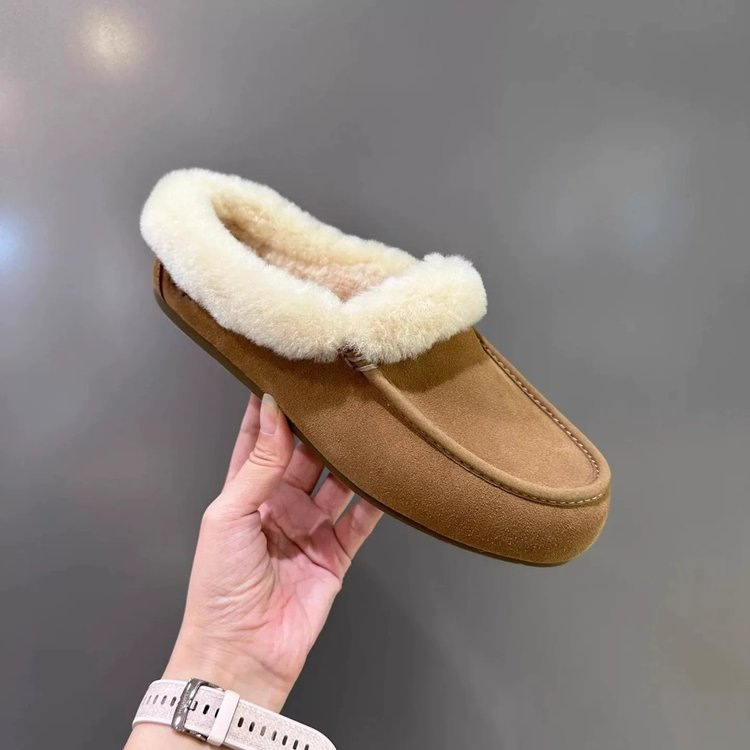 Női mulyák 3-5 cm vastag talppal, kerek orrú, nubuk bőrből, slip-on kialakítás