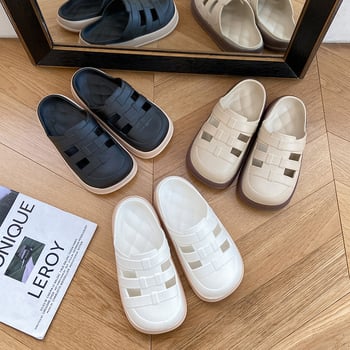 Női PVC klumpák perforált felsőrésszel, 2,5 cm vastag talp, injektált talp