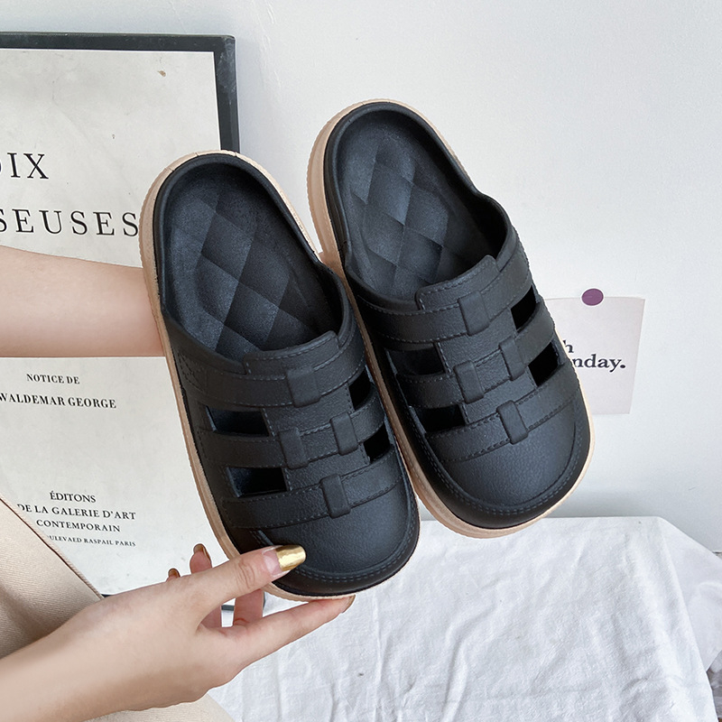 Női PVC klumpák perforált felsőrésszel, 2,5 cm vastag talp, injektált talp