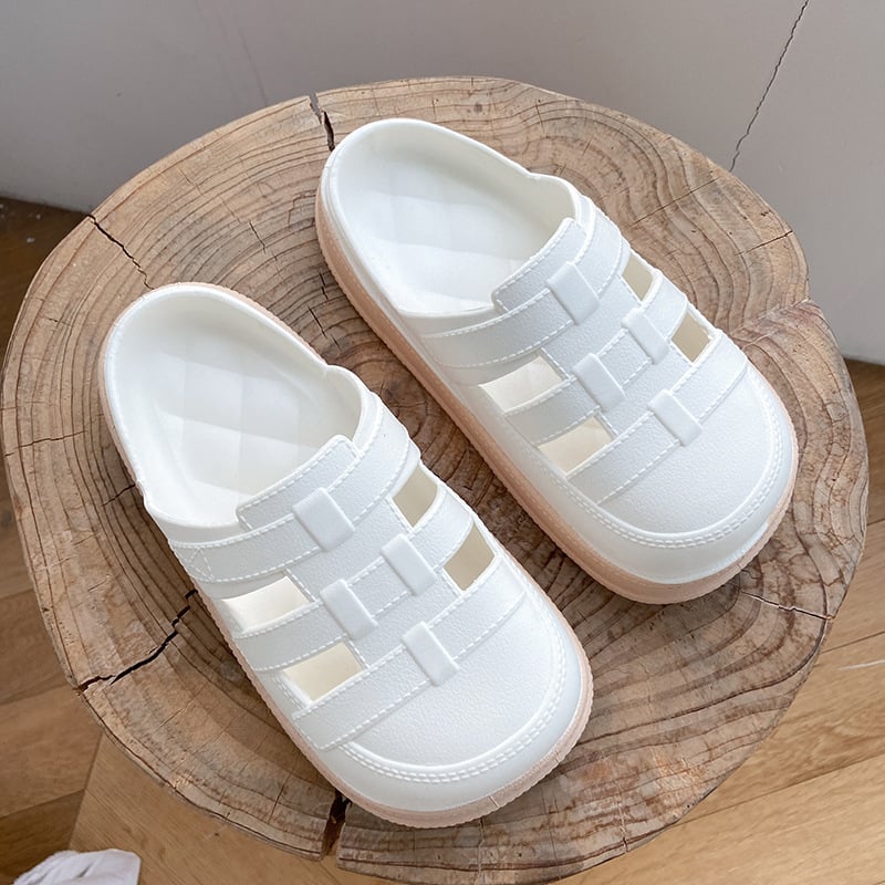 Női PVC klumpák perforált felsőrésszel, 2,5 cm vastag talp, injektált talp