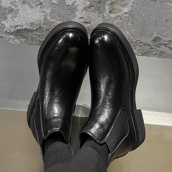 Ghete de bărbați din piele split, înălțime medie, vârf rotund, toc mic 1–3 cm, talpă din cauciuc