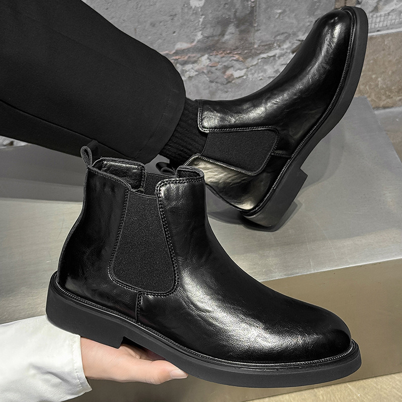 Ghete de bărbați din piele split, înălțime medie, vârf rotund, toc mic 1–3 cm, talpă din cauciuc
