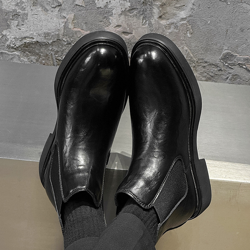 Ghete de bărbați din piele split, înălțime medie, vârf rotund, toc mic 1–3 cm, talpă din cauciuc