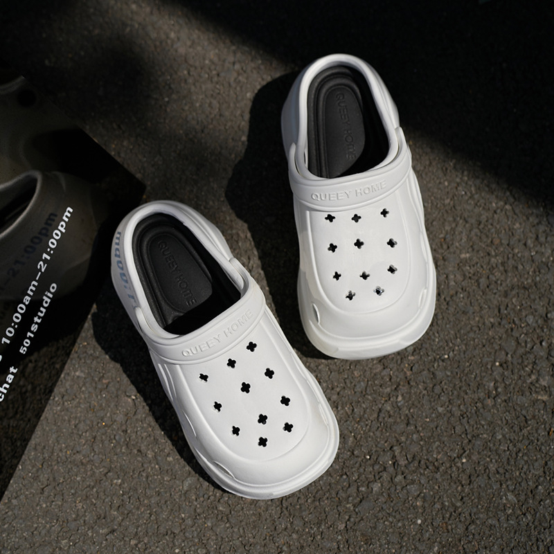 Crocs sandales vasaras 2025, EVA augšējā daļa un EVA zole, zoles biezums 3 cm vai vairāk, pretslīdoša zole, papēža augstums 5–7 cm