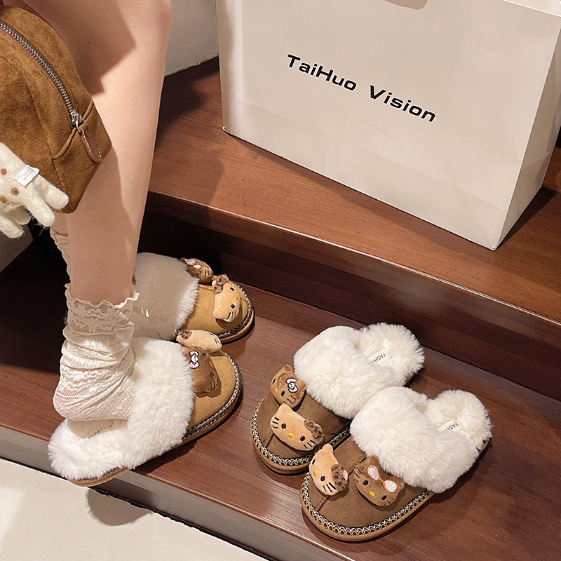 Sieviešu mājas čības ar kaķa pūka dizainu – velūra augšdaļa, apaļš purns, slip-on, gumijas zole, iekšpusē īss pūka odere