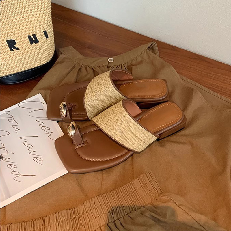 Sieviešu sandales ar metāla pirksta klipu, kvadrāta purns, virsma no zālāja pinuma, gumijas zole, ikdienas lietošanai, korejiskais stils