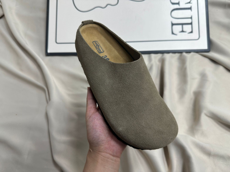 Baotou ādas slip-on kurpes, EVA zole, vienkāršs aizvērums ar vienu klikšķi, iekšējais Cortex, plakana zole