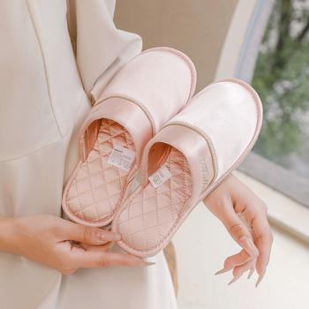 Halluci Luksusa satīna iekšējās čības vīriešiem un sievietēm – visu sezonu, elpojošas, ūdensizturīgas, pretslīd; augšējais materiāls: poliestera šķiedra; iekšējais materiāls: poliestera šķiedra; zole: gumija