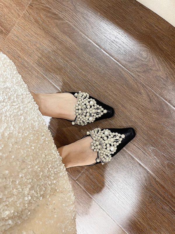 Sievietes Baotou mežģīņu kāzu čības (Korejiešu stils; Augšējā daļa: super šķiedra; Zole: gumija; Zoles biezums: 0–3 cm; Plakana zole)