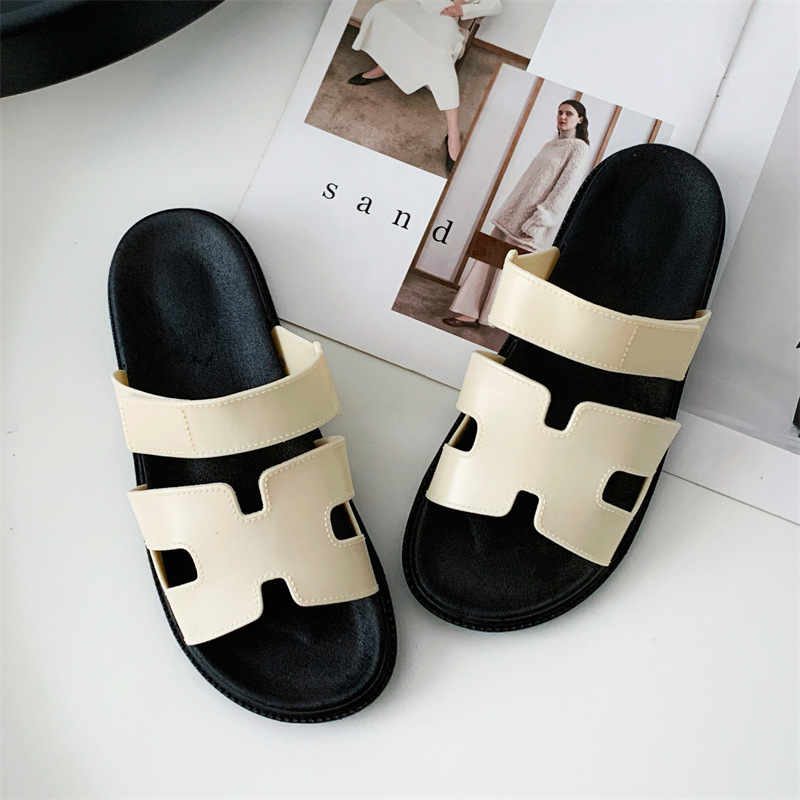 Sieviešu čības ar vienu siksniņu, iekšējai un ārējai lietošanai, H-siksniņa ar Velcro, PVC augšdaļa, gumijas zole, injekcijas veidota zole, plakana papēdis, 2025. gada vasara